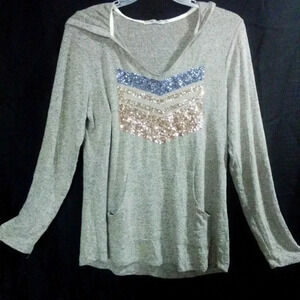 Pullover with hoodie and hand pockets